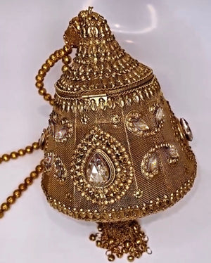Pira Medallion Clutch